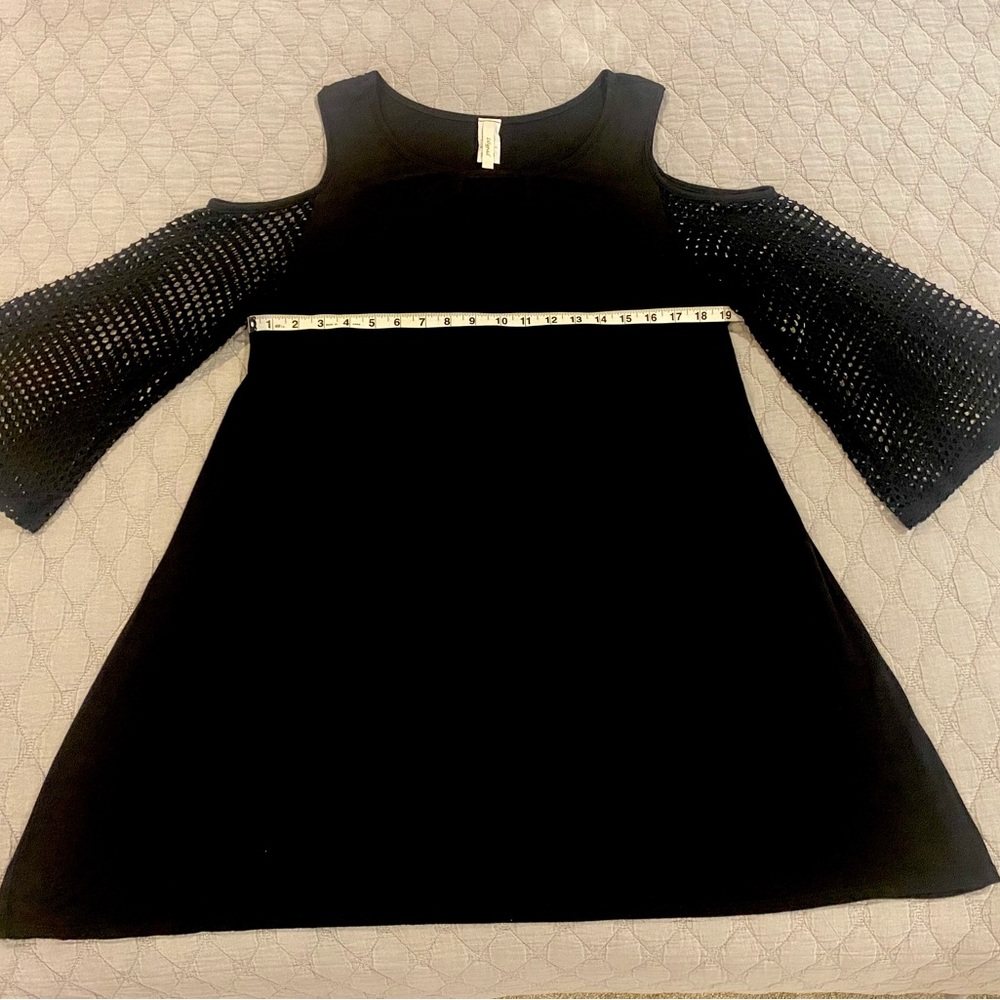 Lily pad black tunic could be dress. 1XL

19” across chest. 
22” length